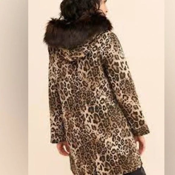 Avec Les Filles” Faux Fur Coat - Picture 4 of 4